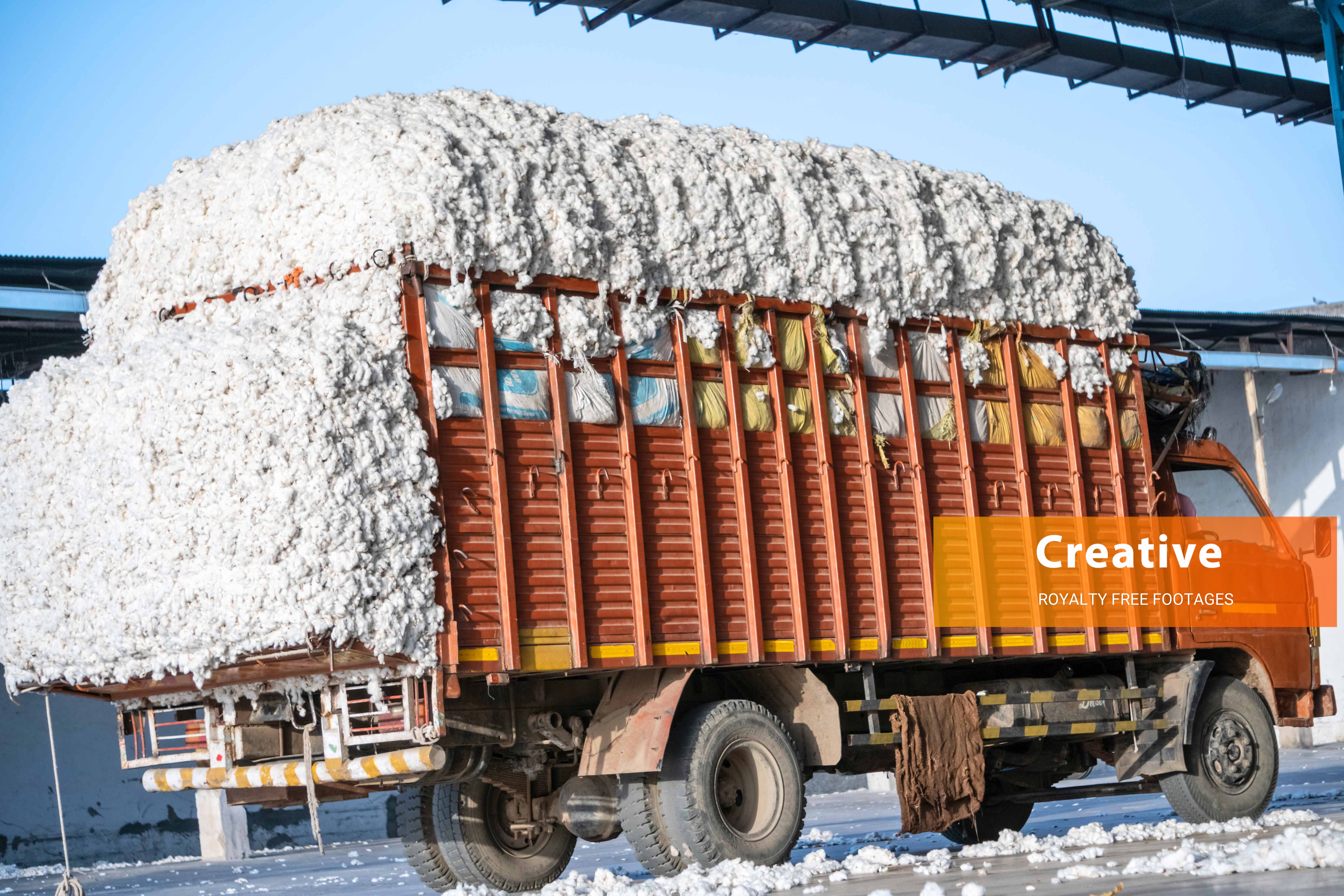 Natural cotton overloaded truck HD stock images in 6K resolution for free download